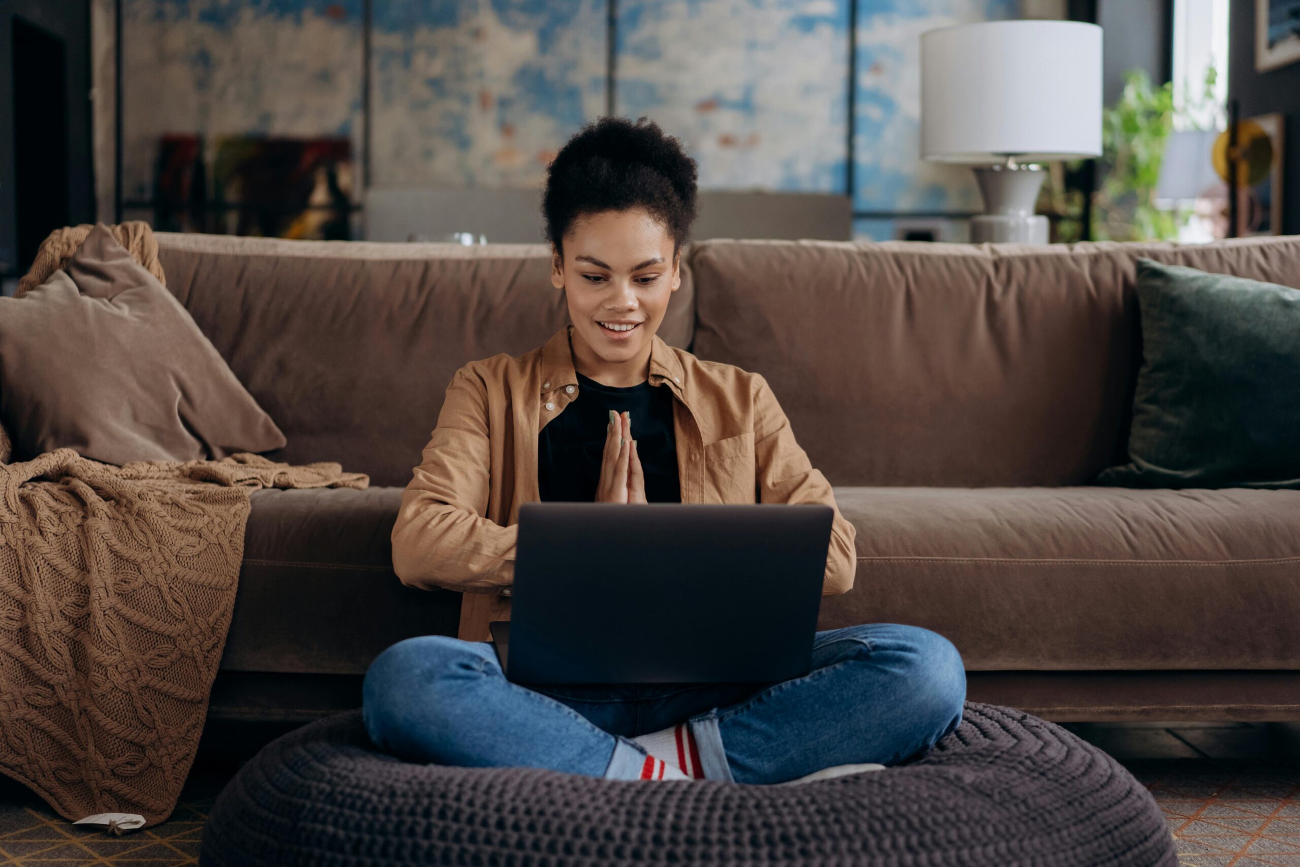 Best way to email recruiter. Woman sitting on the floor with a laptop on her lap.